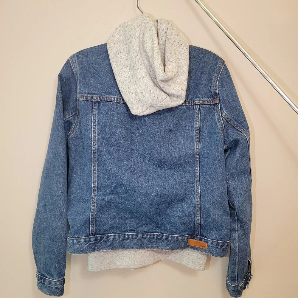 Abercrombie & Fitch Women's Denim Jacket Hoodie - Picture 3 of 5